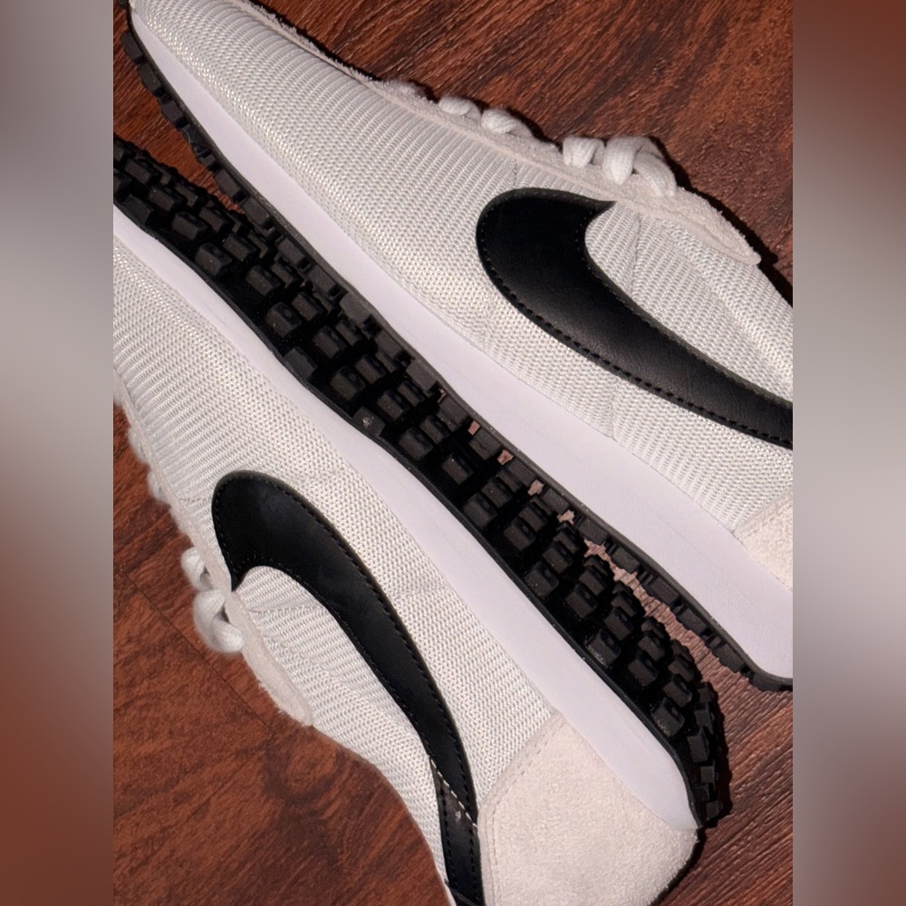 Nike size 10.5 - Picture 11 of 12